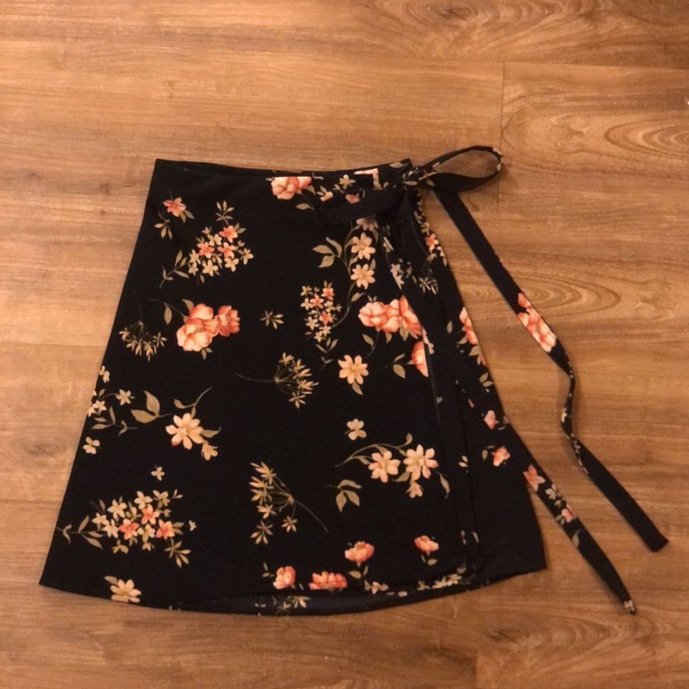 Brandy Melville Floral Wrap Skirt *RARE*
